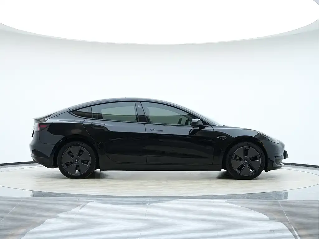 Tesla Model 3 — фото 4