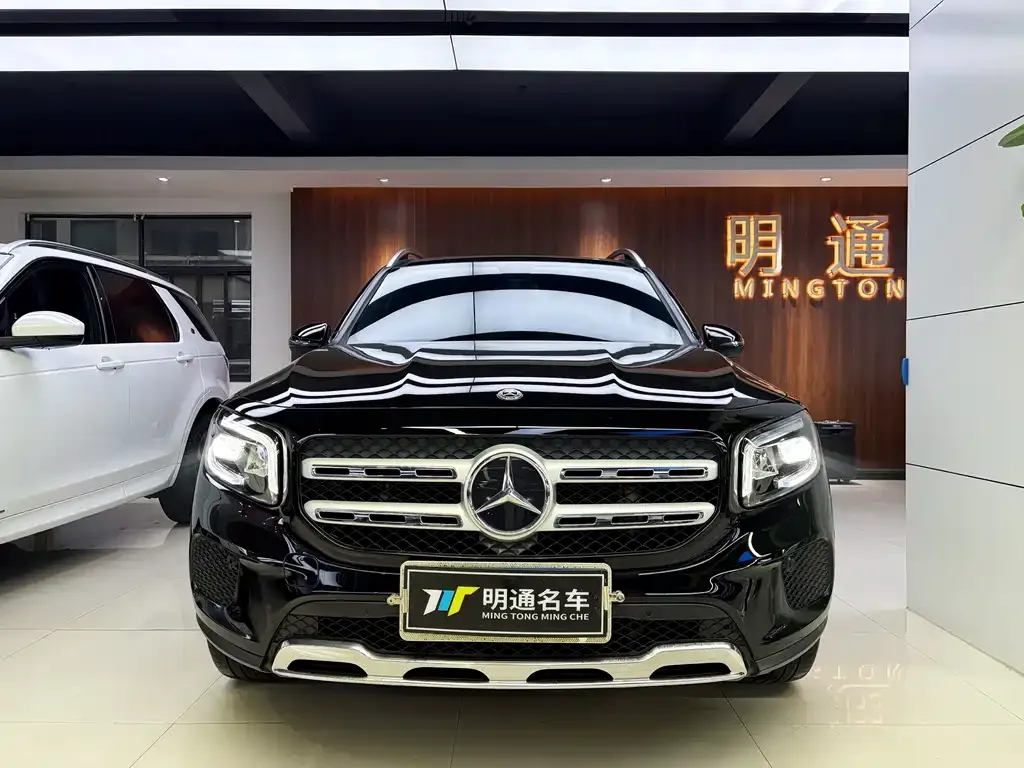 Mercedes-Benz GLB — фото 1