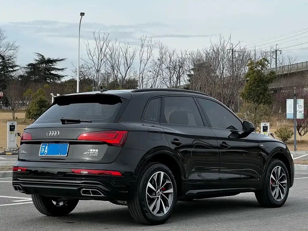 Audi Q5L — фото 5