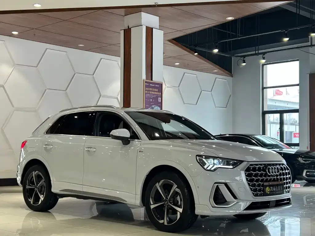 Audi Q3 2024 из CN, фото 2