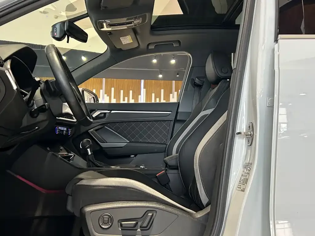 Audi Q3 2024 из CN, фото 9