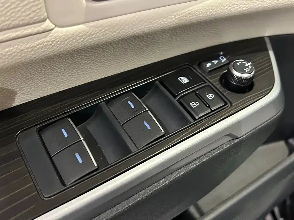 Toyota Granvia 2025 из CN, фото 4