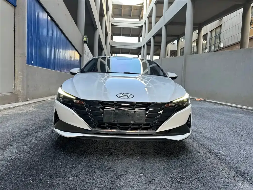 Hyundai Elantra — фото 8