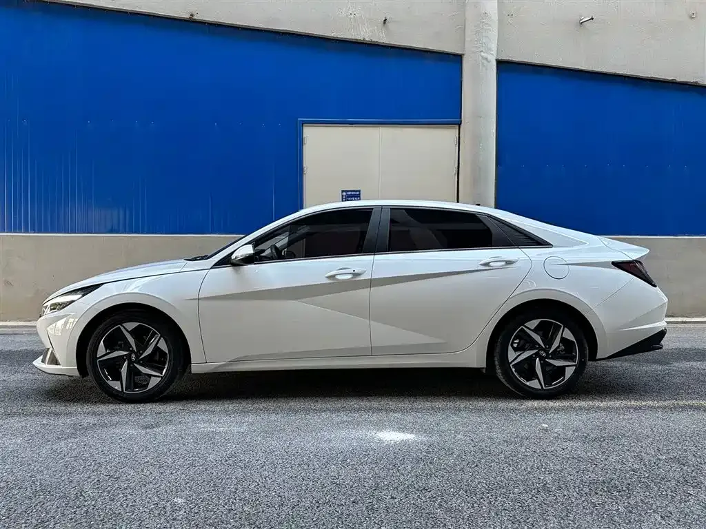 Hyundai Elantra — фото 9