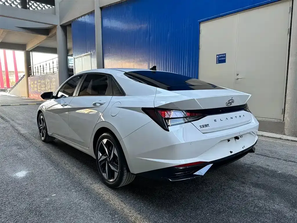 Hyundai Elantra — фото 7