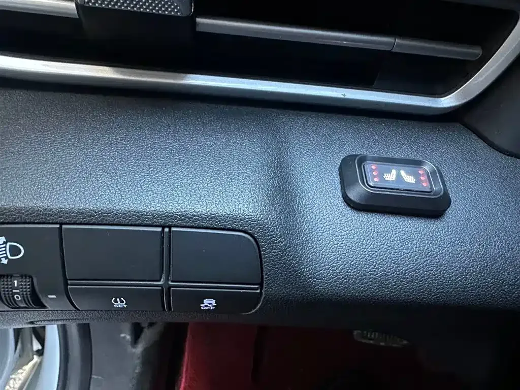 Hyundai Elantra — фото 4