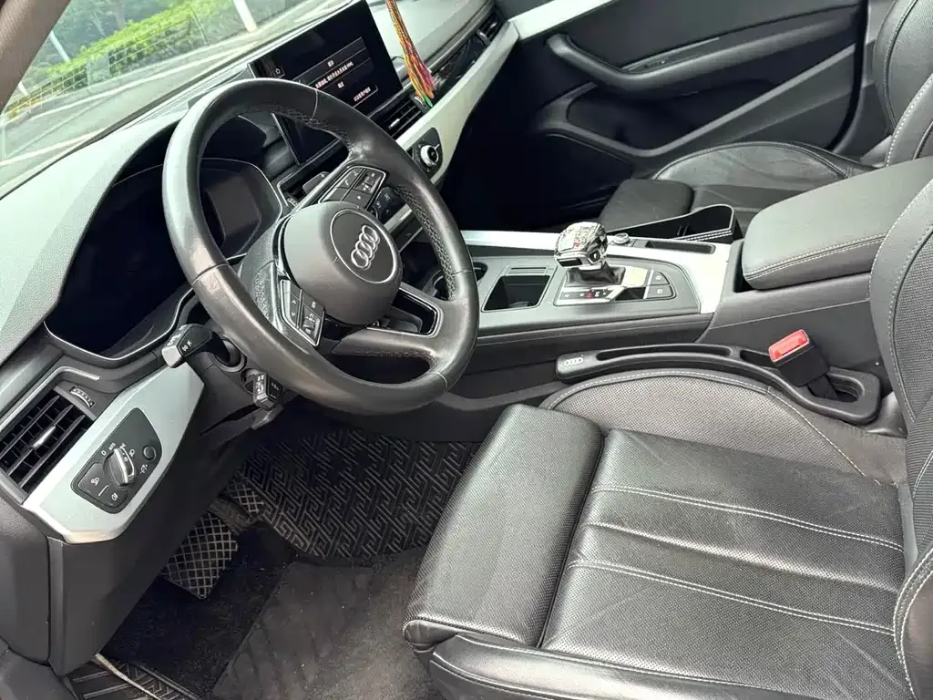 Audi A4L 2022 из CN, фото 2