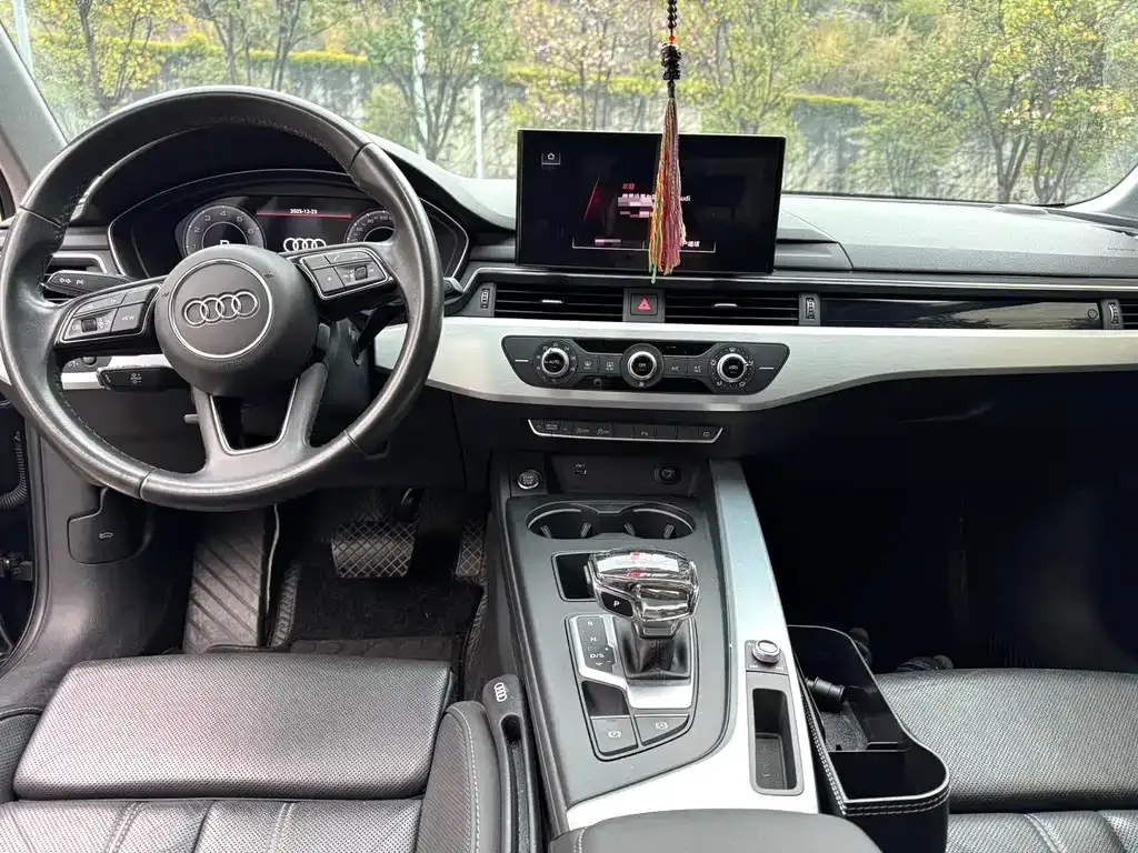 Audi A4L 2022 из CN, фото 3