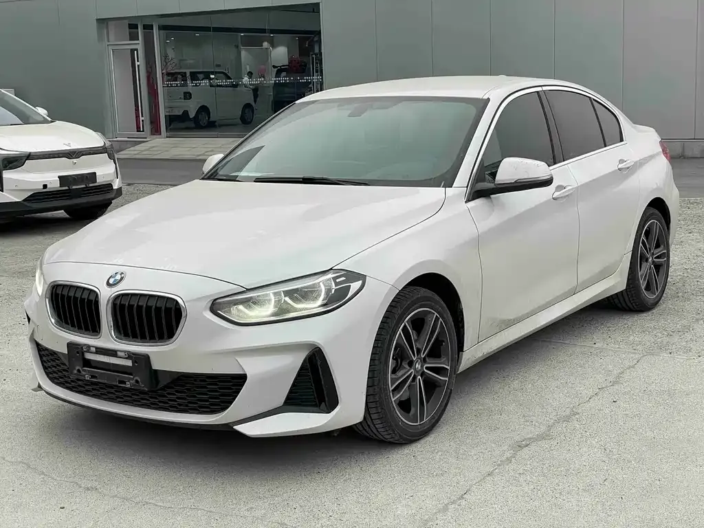 BMW 1 Series 2023 из CN, фото 1