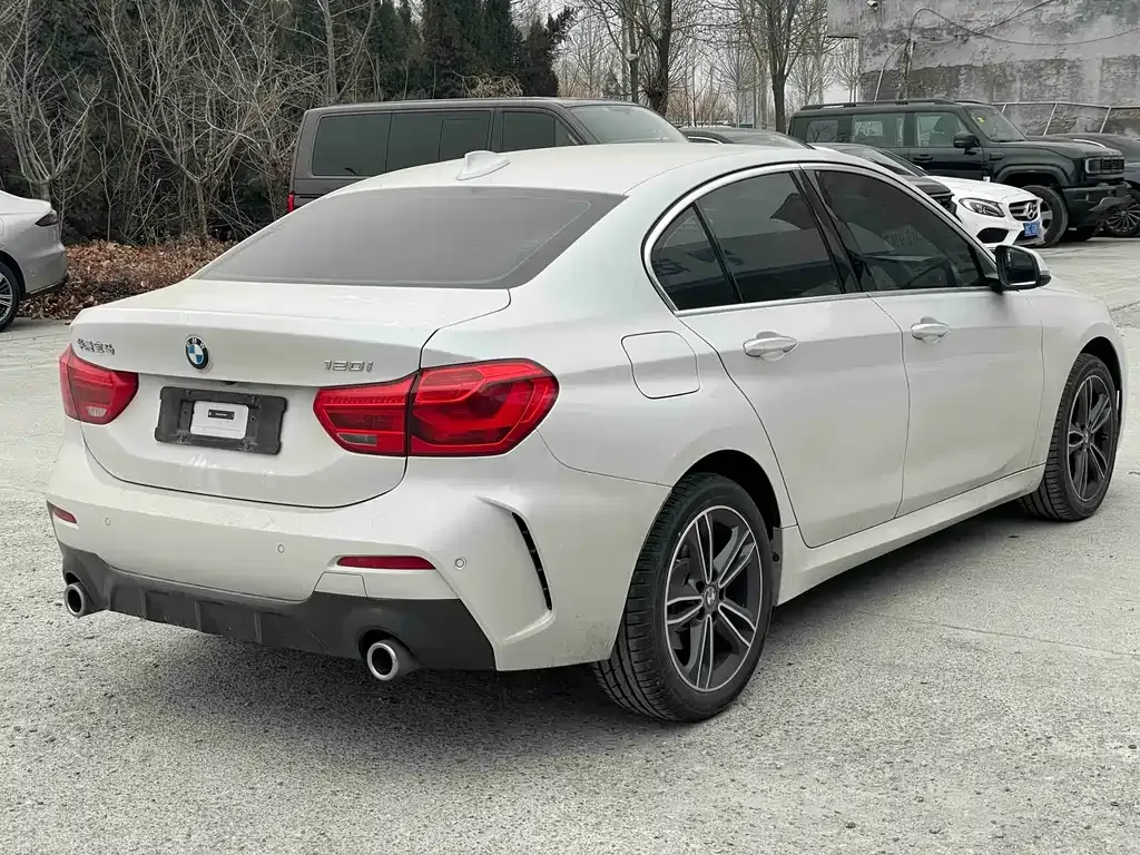 BMW 1 Series 2023 из CN, фото 10