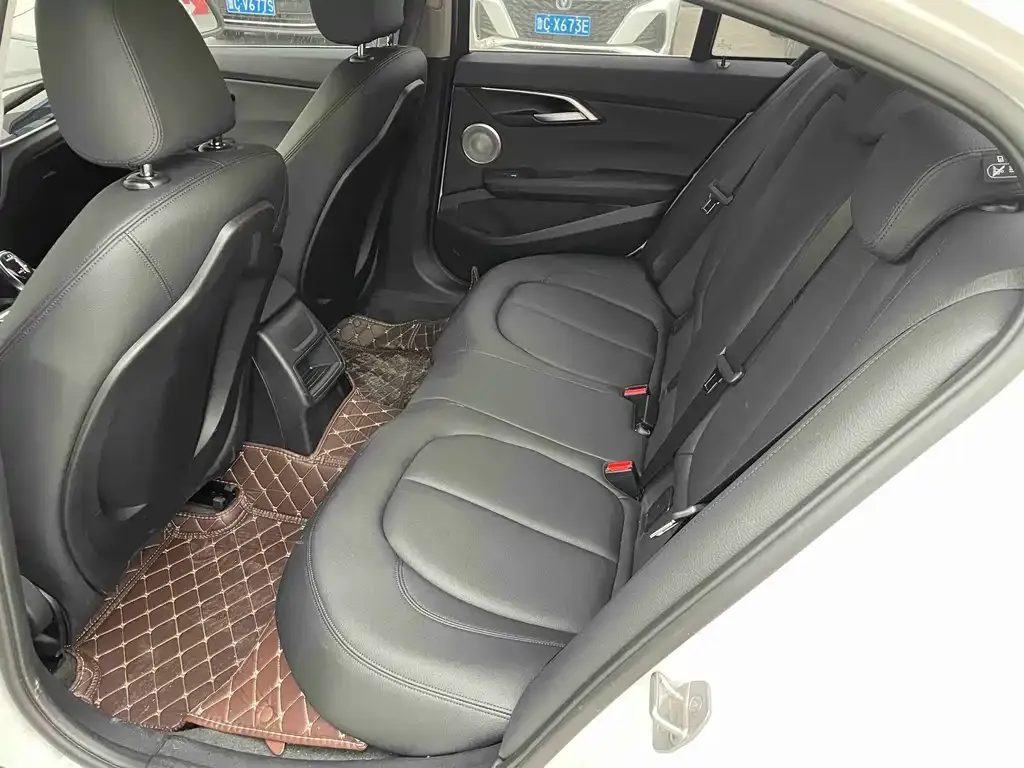 BMW 1 Series 2023 из CN, фото 3