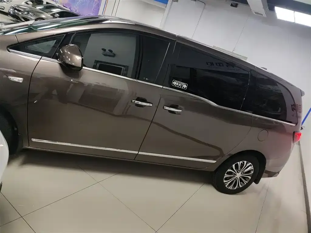 Buick GL8 2022 из CN, фото 3
