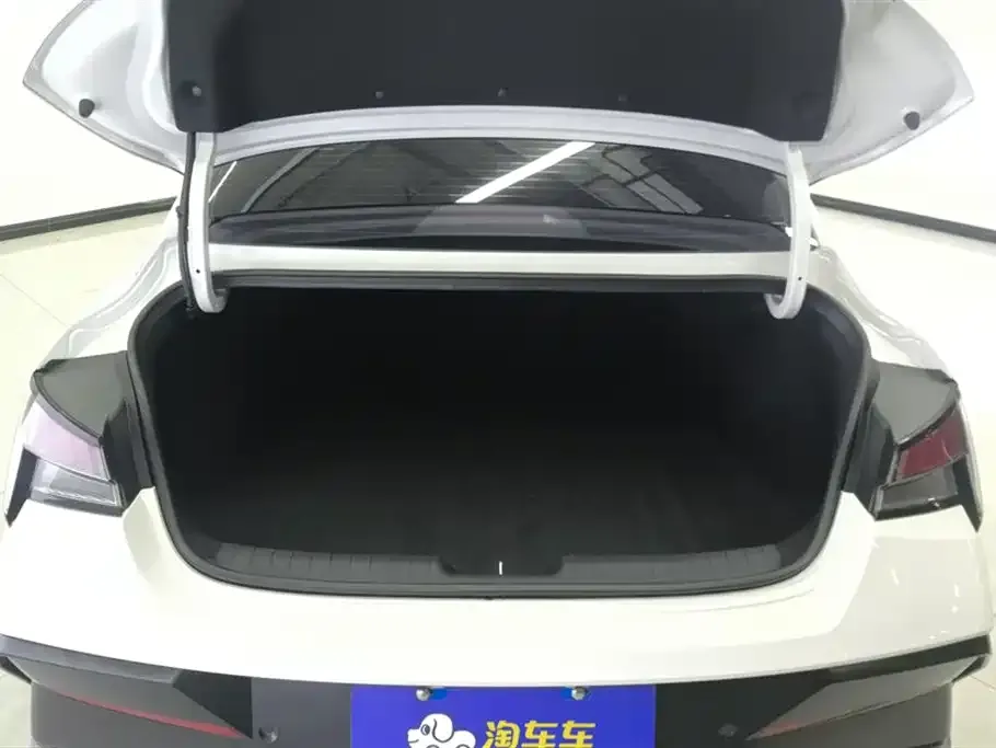 Hyundai Elantra — фото 2