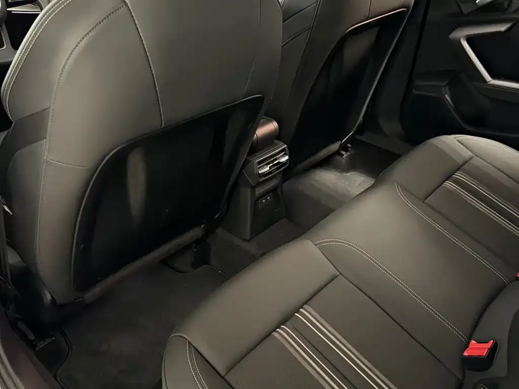 Audi A3 2024 из CN, фото 2