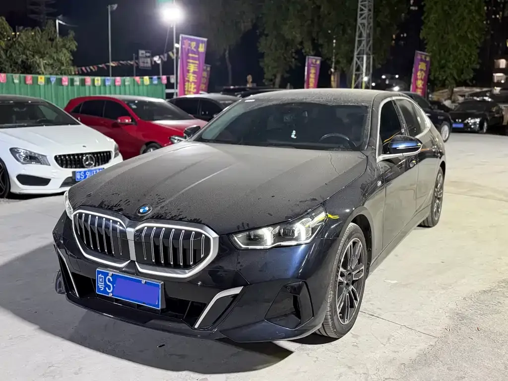 BMW 5 Series — фото 1
