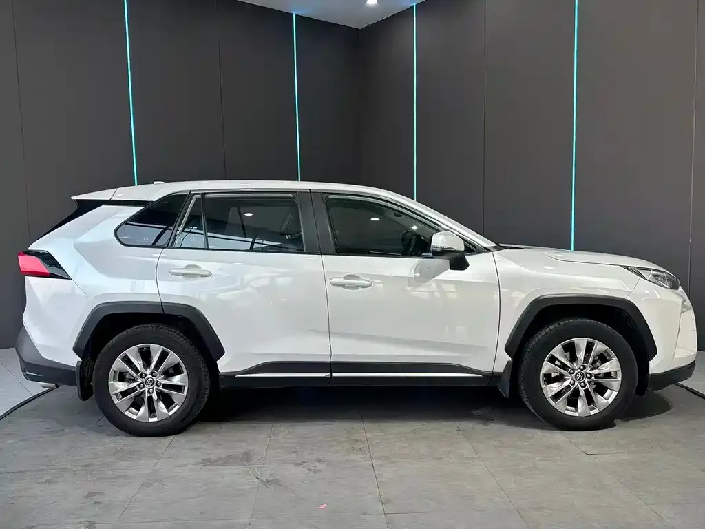 Toyota Wildlander 2022 из CN, фото 2
