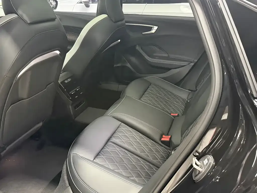 Audi A5L 2025 из CN, фото 2