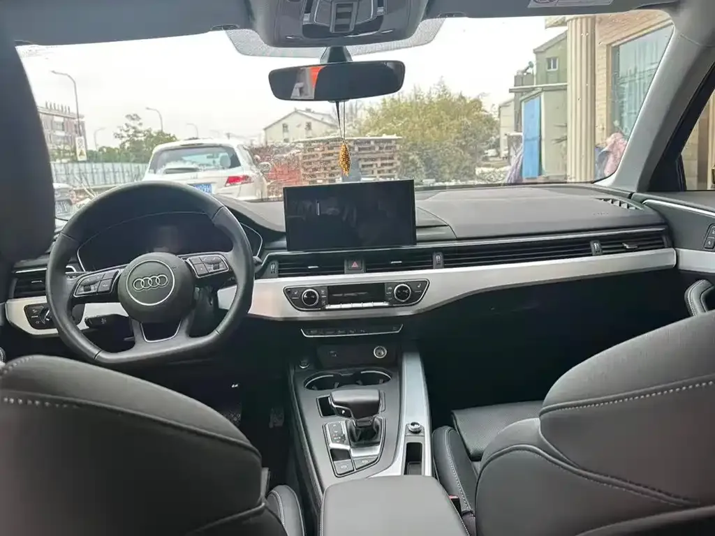 Audi A4L 2023 из CN, фото 2