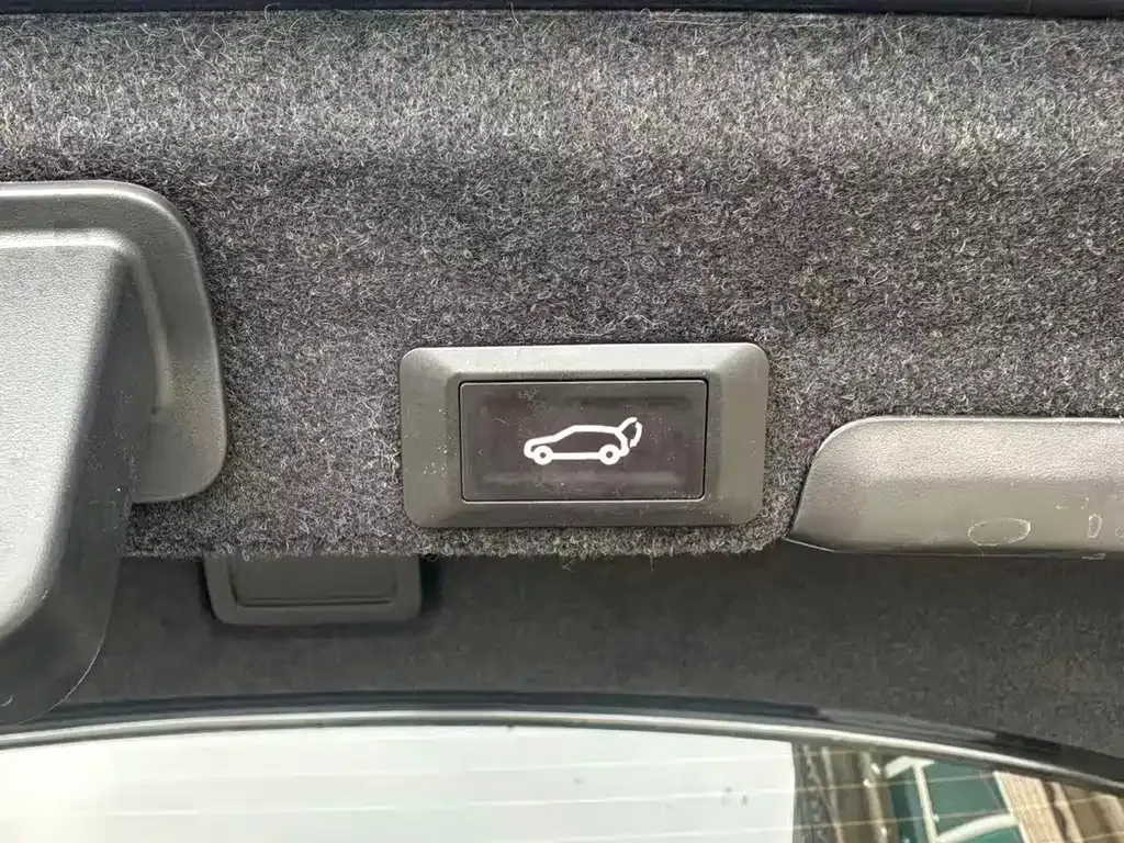 Audi A4L 2023 из CN, фото 10