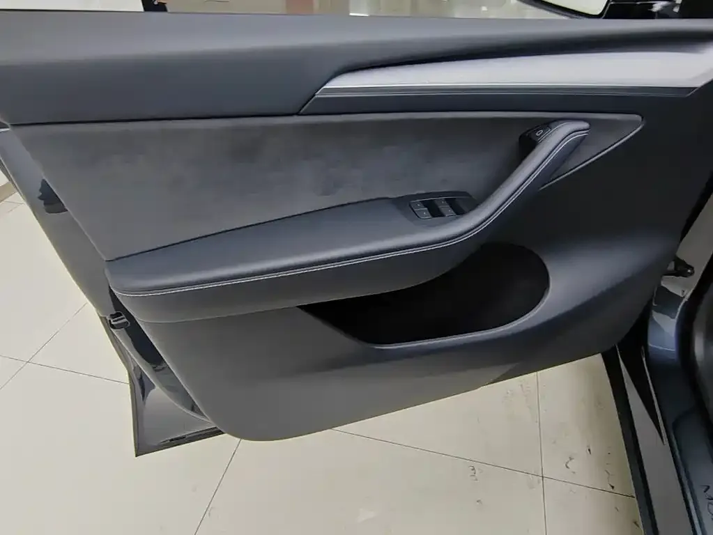 Tesla Model Y 2025 из CN, фото 3