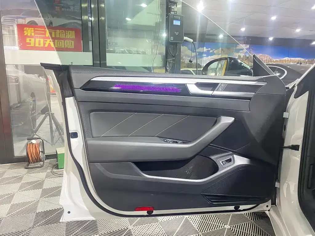 Volkswagen CC 2024 из CN, фото 3