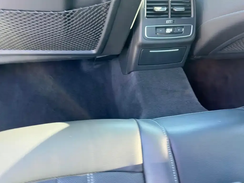 Audi A4L 2023 из CN, фото 5