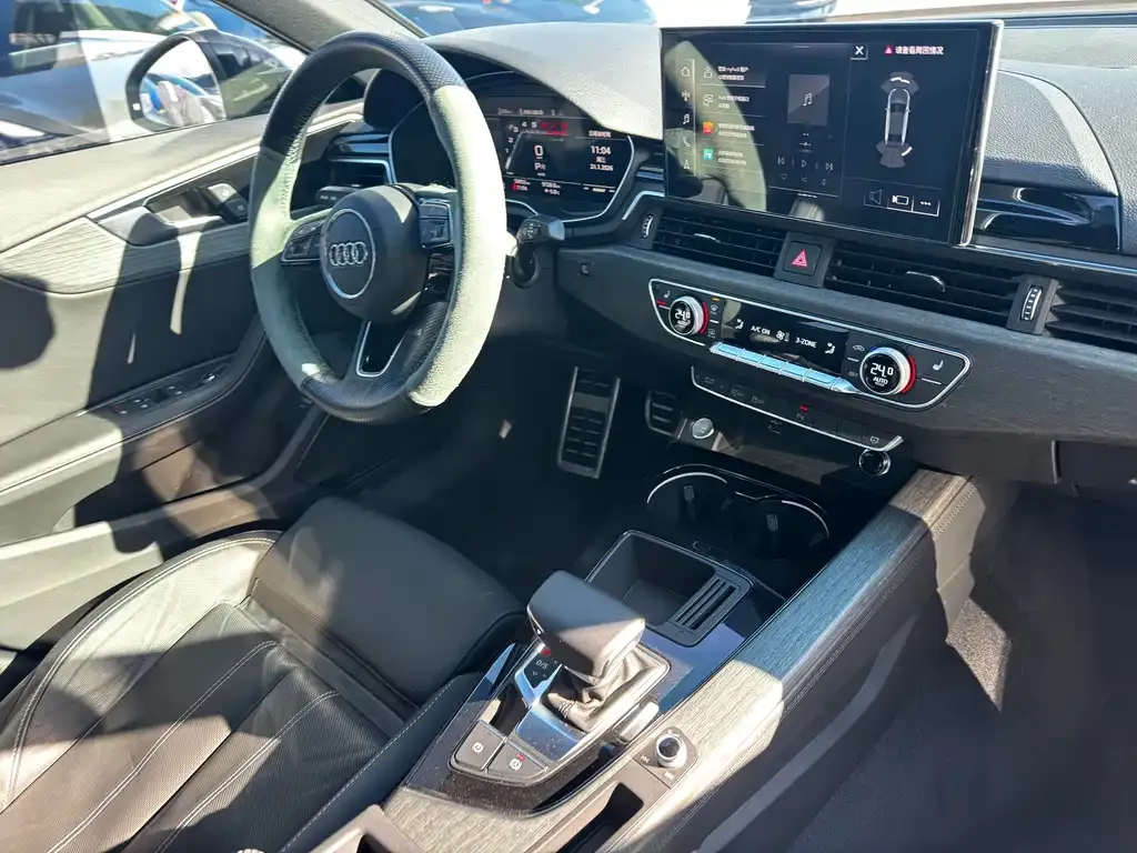 Audi A4L 2023 из CN, фото 4