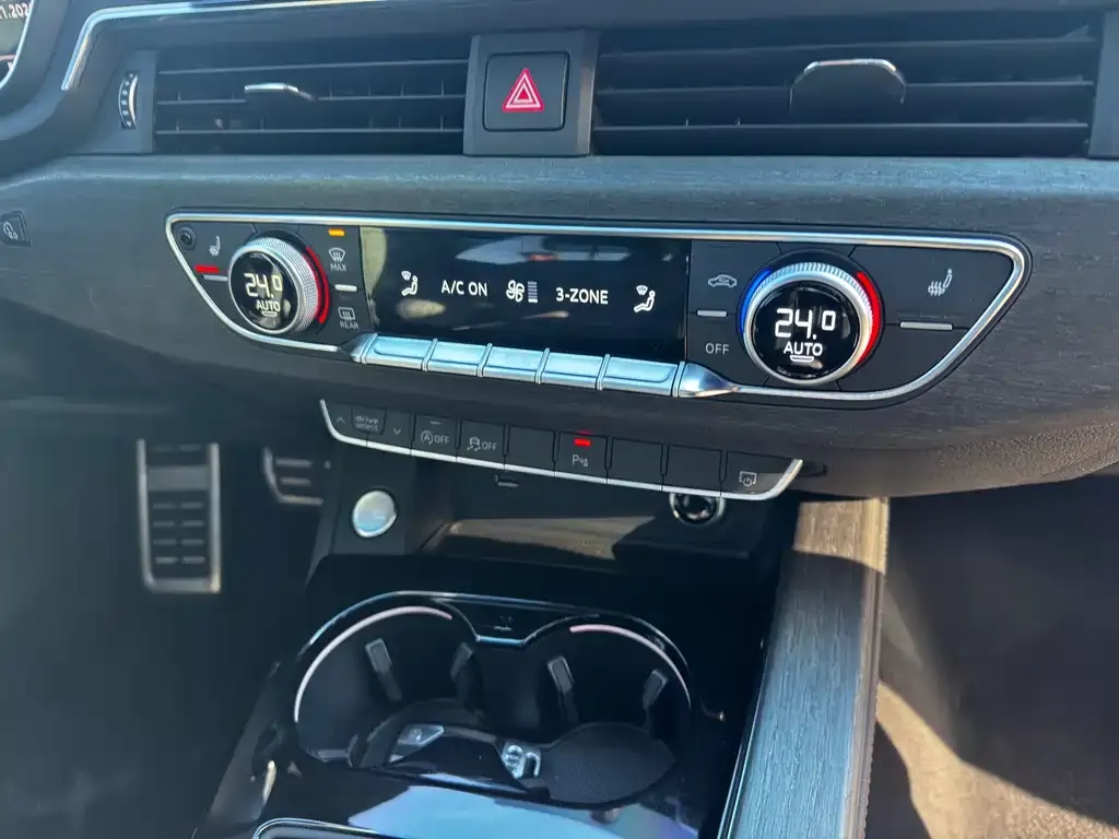 Audi A4L 2023 из CN, фото 6