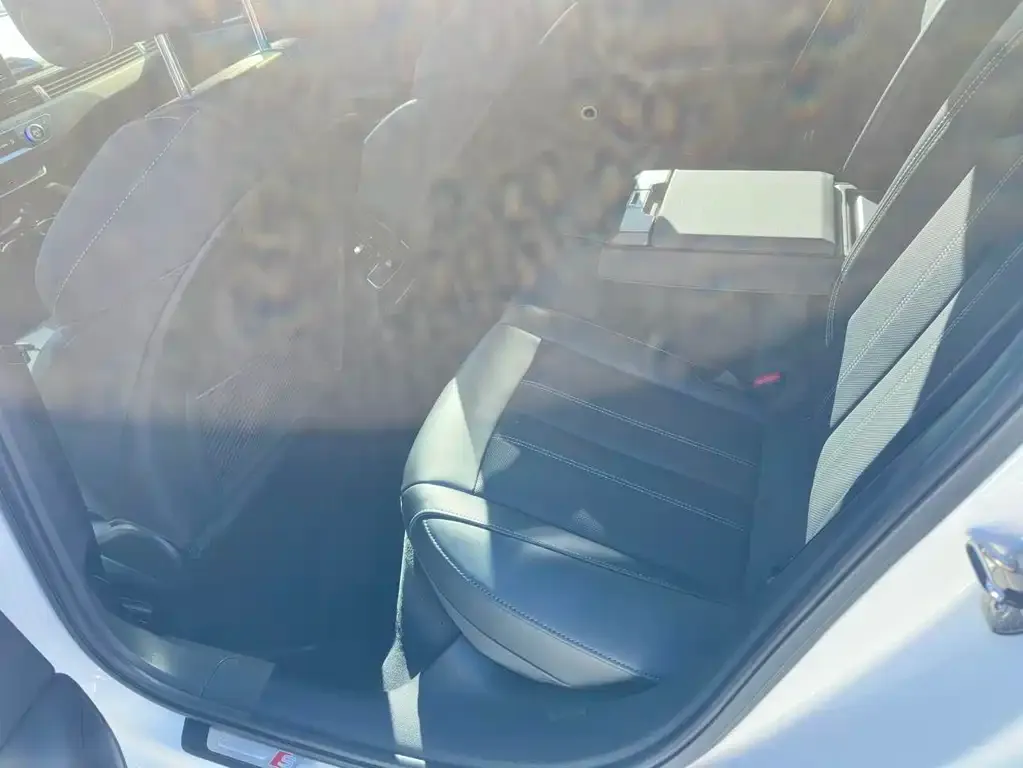 Audi A4L 2023 из CN, фото 2