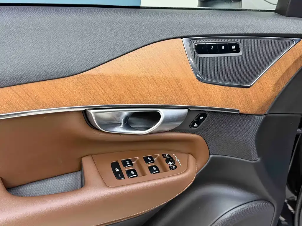 Volvo XC90 — фото 3