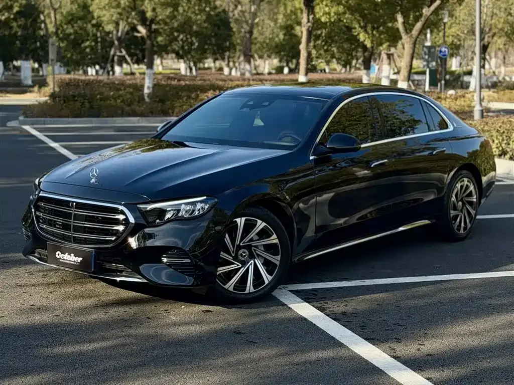 Mercedes-Benz E-Class — фото 1
