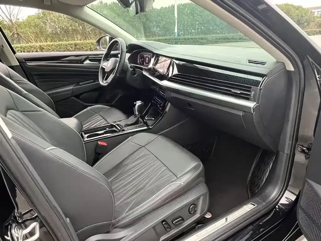 Volkswagen Passat 2023 из CN, фото 3