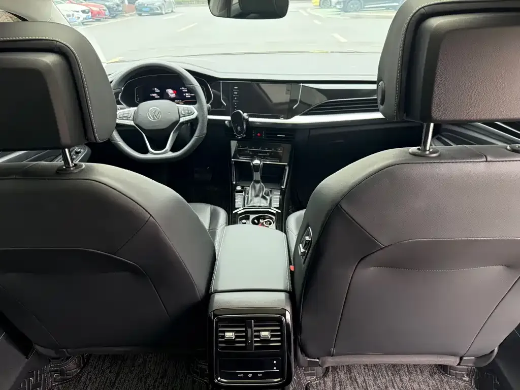 Volkswagen Passat 2025 из CN, фото 4