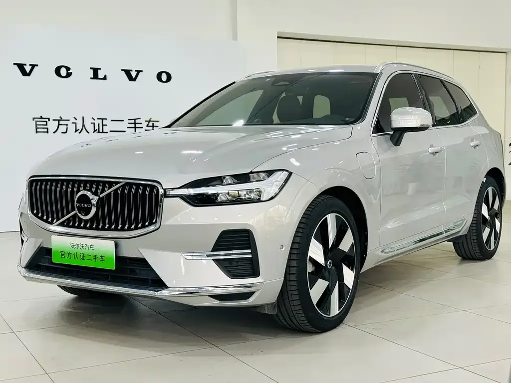 Volvo XC60 PHEV — фото 1