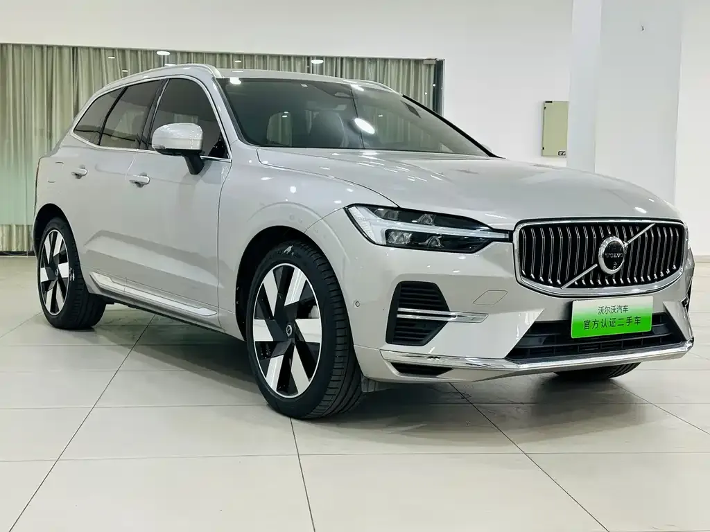 Volvo XC60 PHEV — фото 10