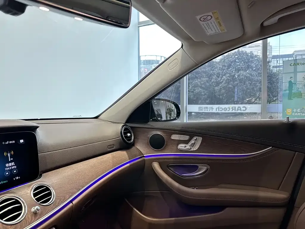 Mercedes-Benz E-Class — фото 8