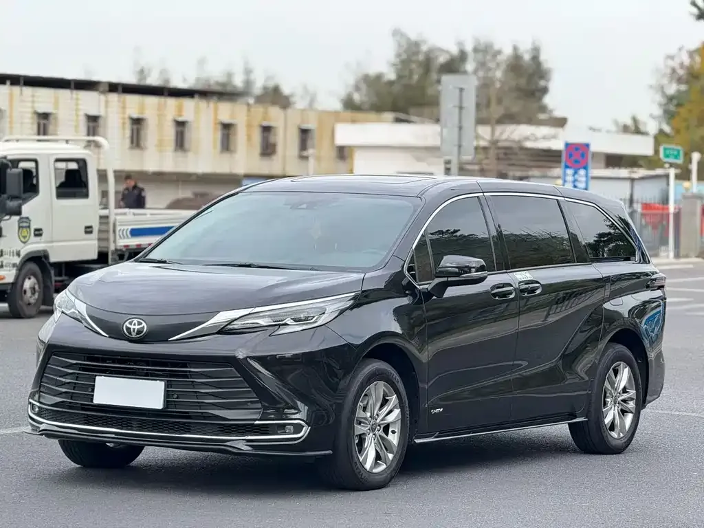 Toyota Sienna 2024 из CN, фото 1