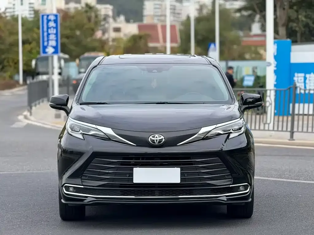 Toyota Sienna 2024 из CN, фото 2