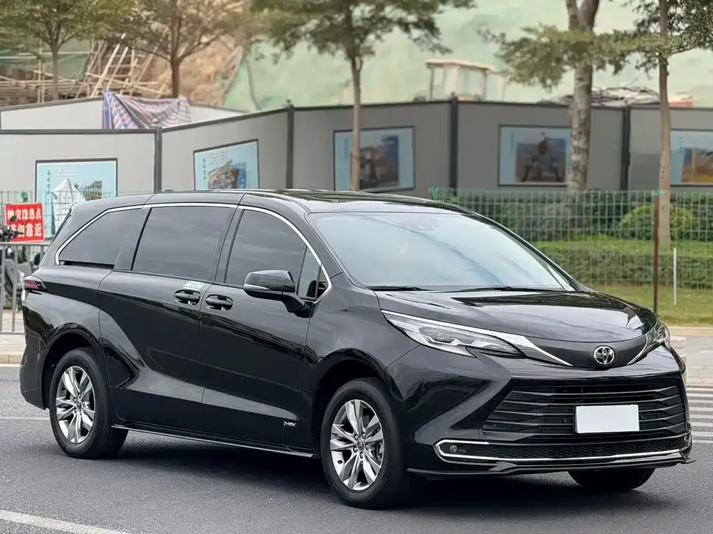 Toyota Sienna 2024 из CN, фото 3