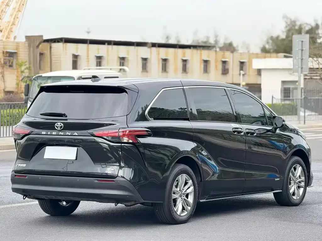 Toyota Sienna 2024 из CN, фото 6