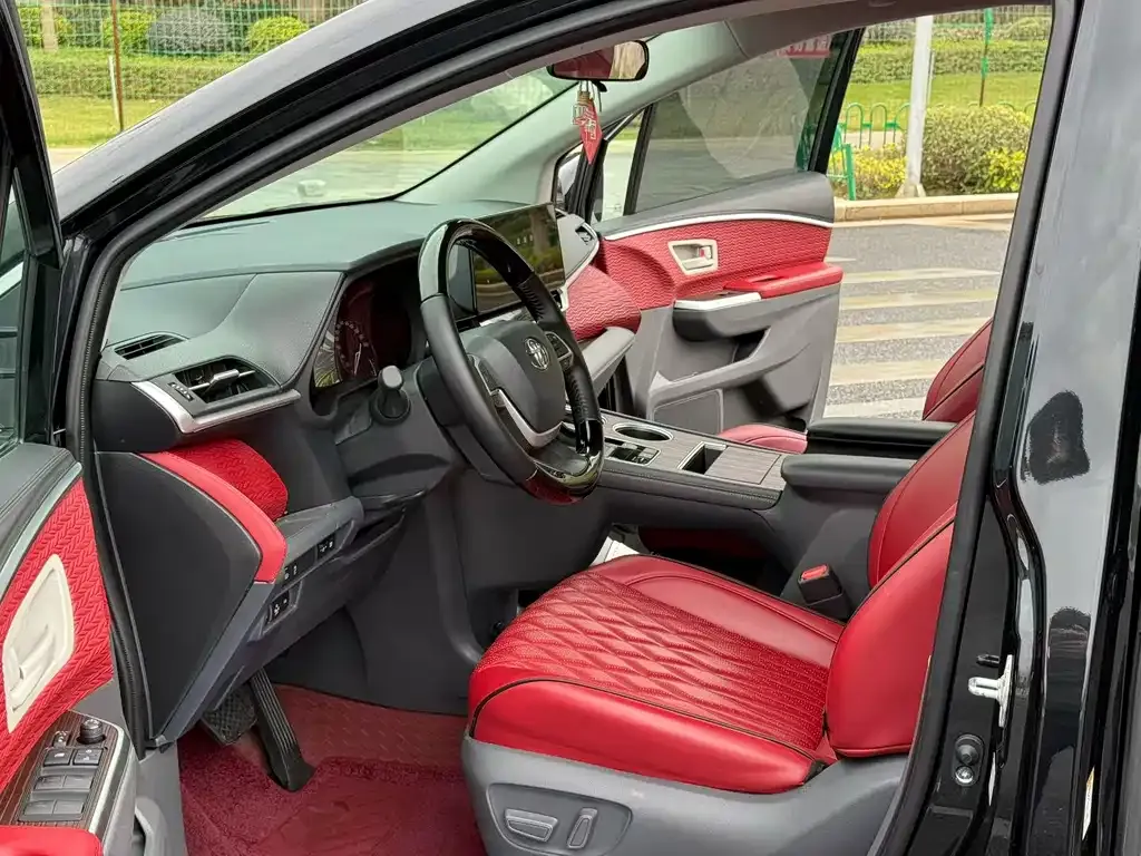 Toyota Sienna 2024 из CN, фото 4