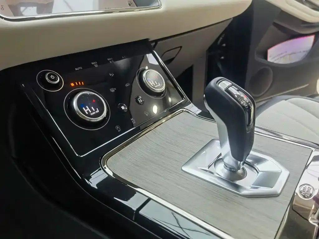 Land Rover Evoque PHEV 2024 из CN, фото 5