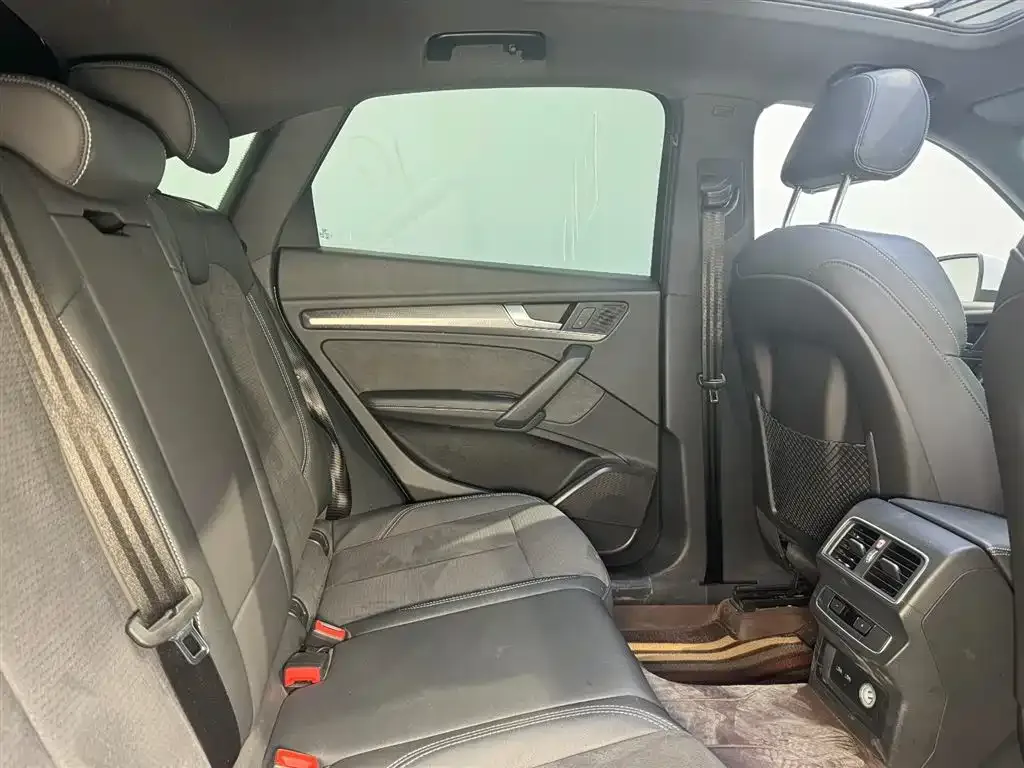 Audi Q5L Sportback — фото 10