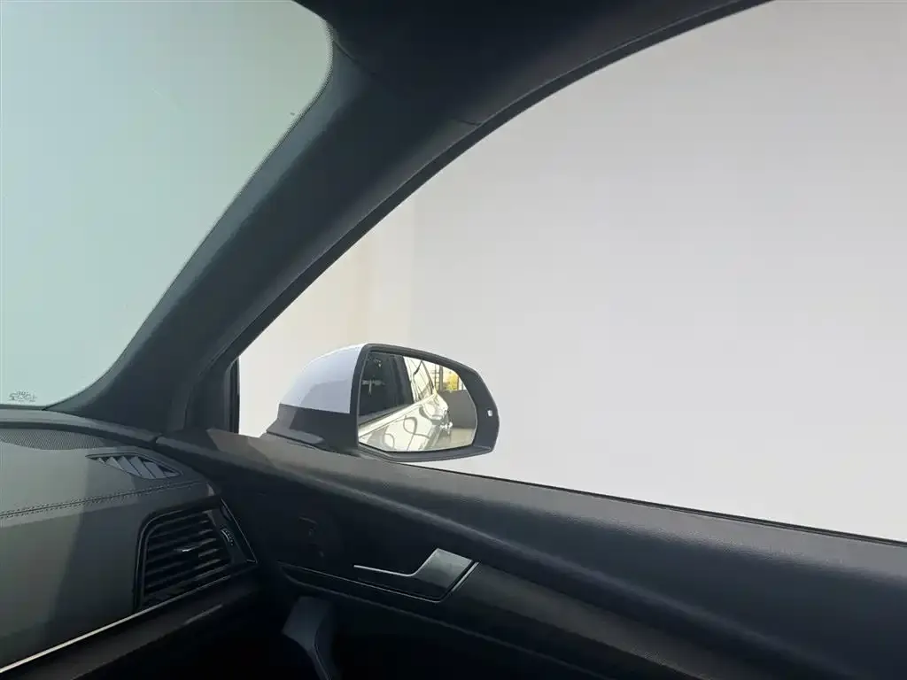 Audi Q5L Sportback — фото 4