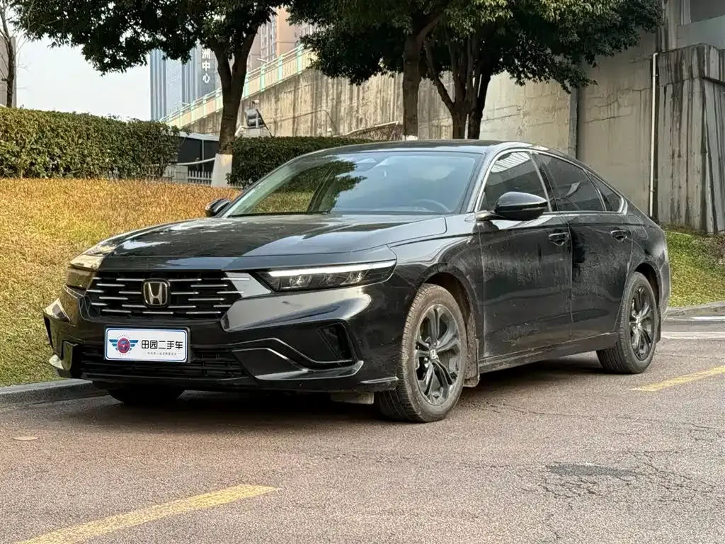 Honda Accord — фото 1