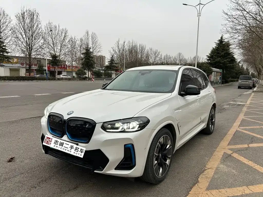 BMW iX3 — фото 1
