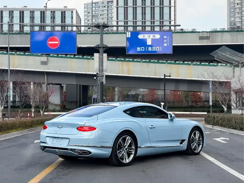 Bentley Continental 2023 из CN, фото 4