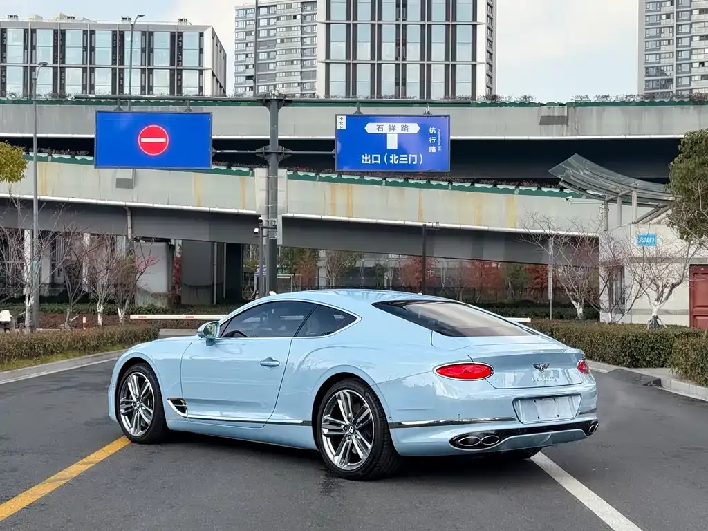 Bentley Continental 2023 из CN, фото 7