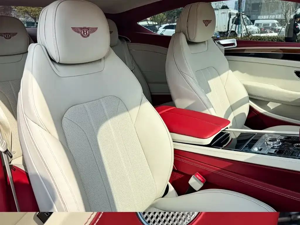 Bentley Continental 2023 из CN, фото 3