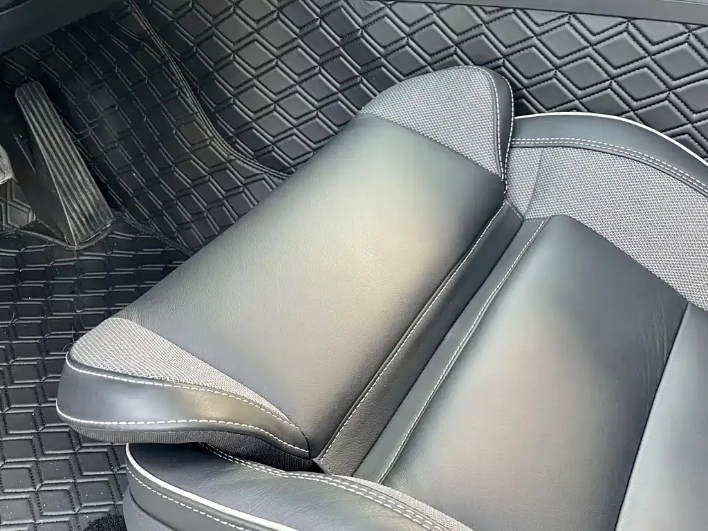 Volvo XC60 PHEV 2025 из CN, фото 3